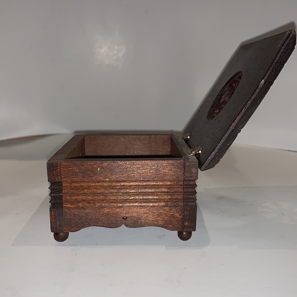 Vintage Hand Carved Footed Wooden Trinket Box - Picture 5 of 9